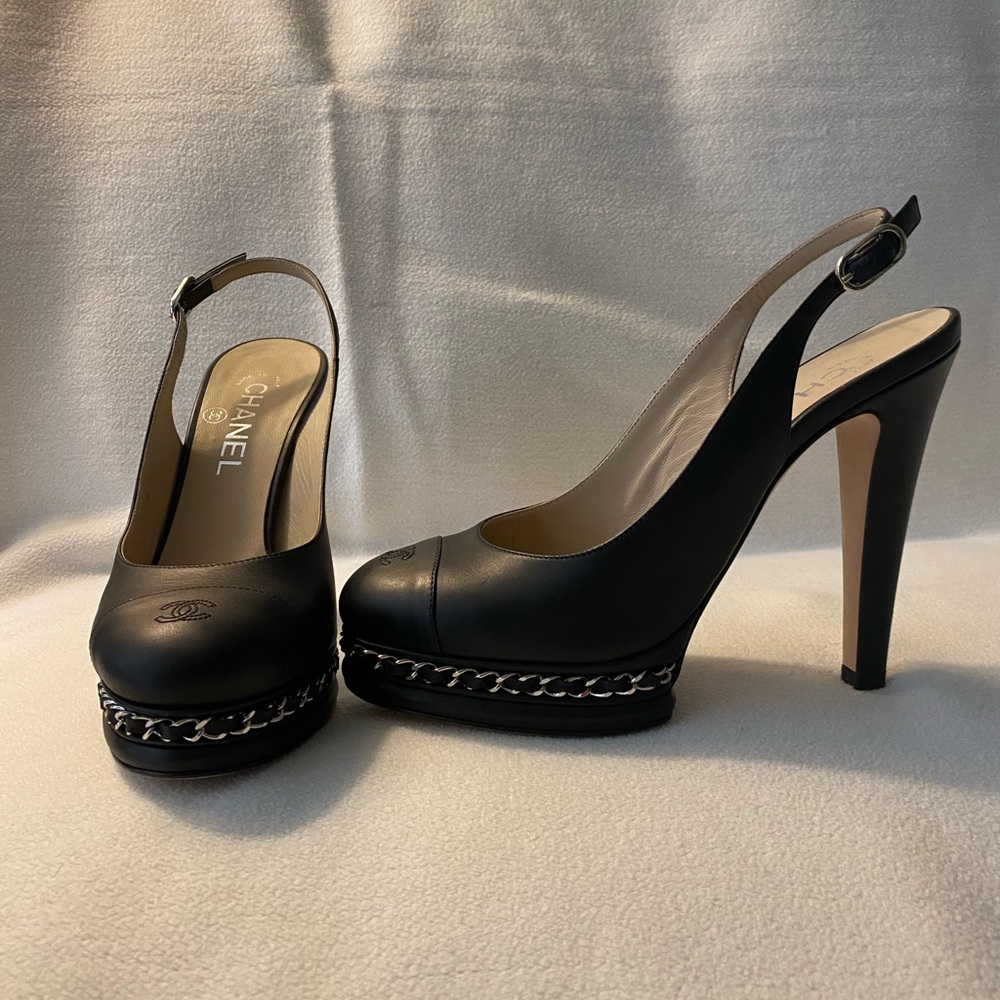 Brand New! Authentic Chanel Black Lambskin Pumps